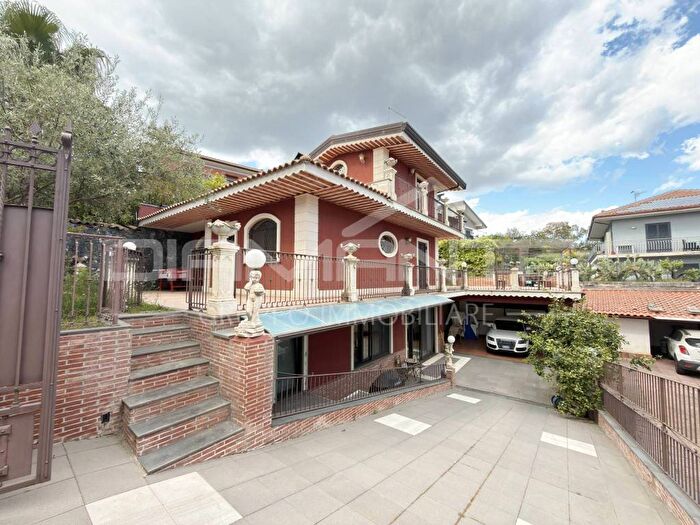Casa con 5 locali in affitto in Via Elio Vittorini, Centro, Pedara