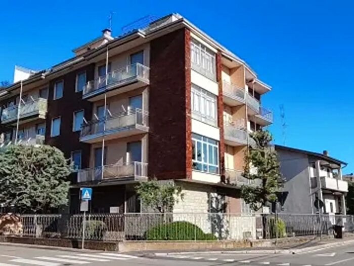 Appartamento trilocale in vendita in Via Novembre, Caronno Pertusella