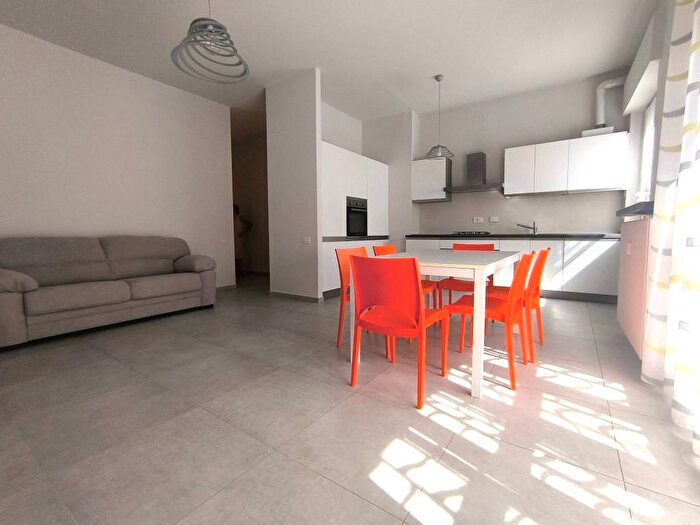 Appartamento trilocale in affitto in Via Roma, Genola