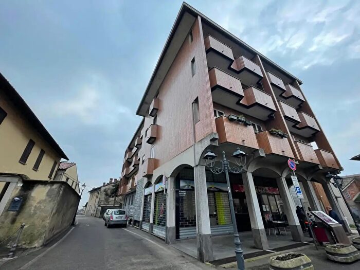 Appartamento trilocale in vendita in Via Trieste, Ozzero