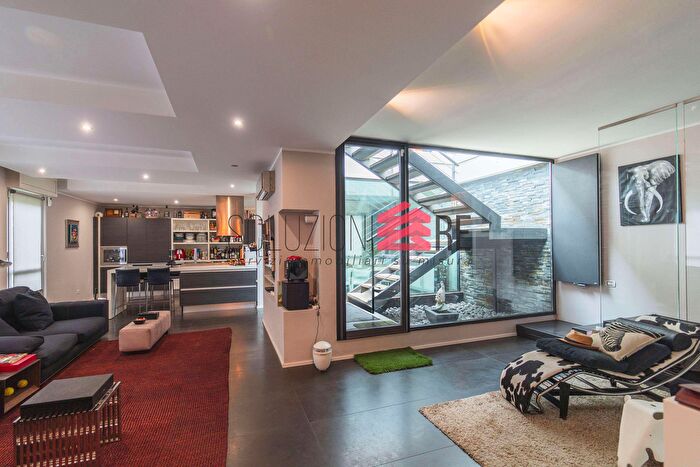 Appartamento con 12 locali in vendita in Via Valsesia, Novara