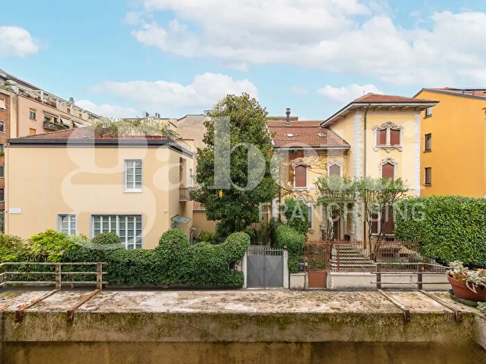 Appartamento bilocale in vendita in Via Hajech, Milano