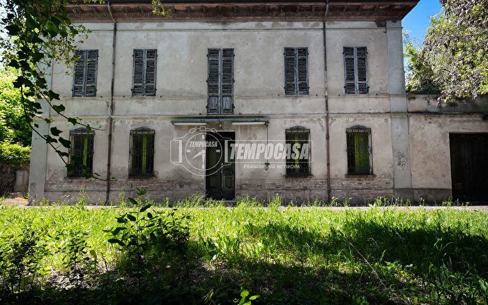 Casa con 8 locali in vendita in Via Ravegnana, Faenza