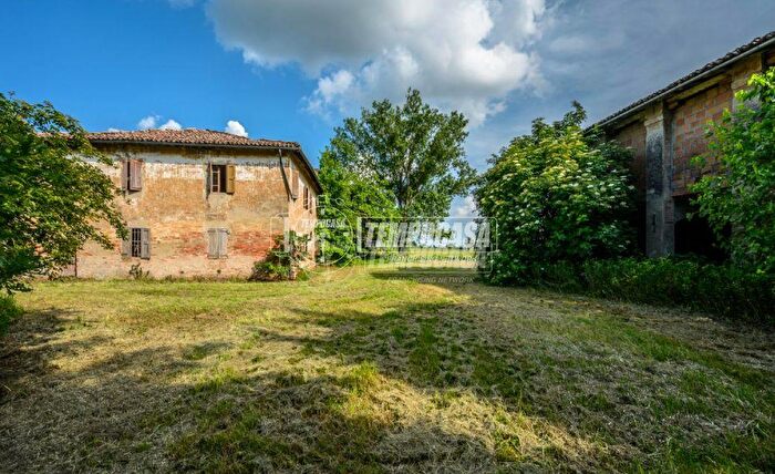 Casa quadrilocale in vendita in Via Signata, Crevalcore