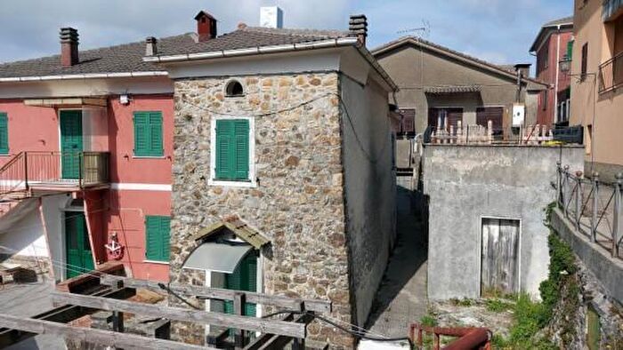 Appartamento trilocale in vendita in Via Maggio, Sesta Godano