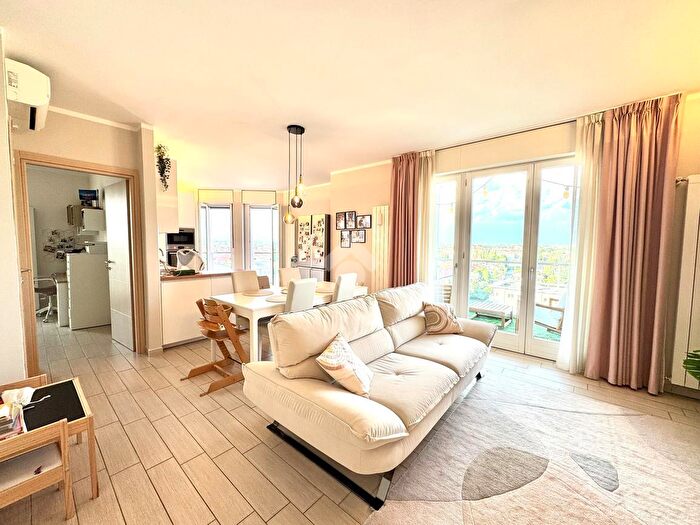 Appartamento con 5 locali in vendita in Piazza della Costituzione, Pregnana Milanese