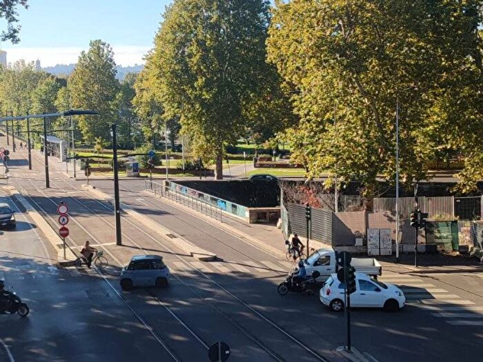 Appartamento con 6 locali in affitto in Via Francesco Puccinotti, Leopoldo Vittorio Emanuele Statuto, Firenze