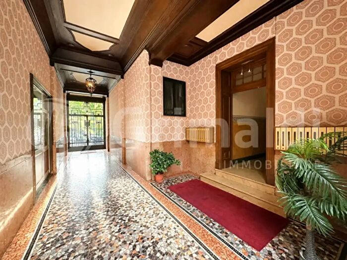 Appartamento quadrilocale in affitto in Viale Gran Sasso, Milano