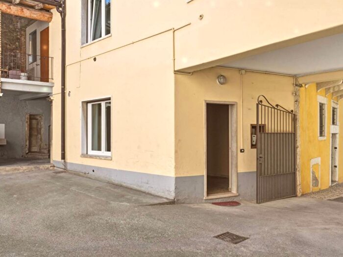 Appartamento trilocale in affitto in Via Disciplina, Rezzato