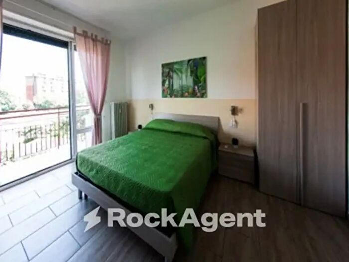 Appartamento trilocale in vendita in Via Lorenteggio, Milano