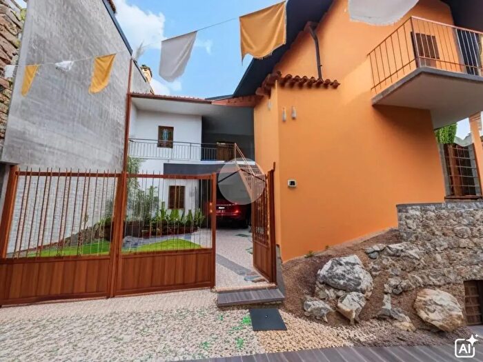 Appartamento quadrilocale in vendita in Via Mascherpinga, Adrara San Martino