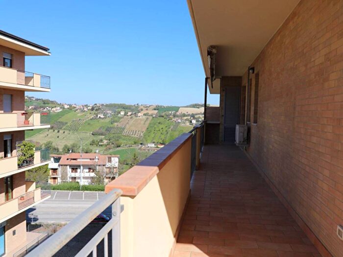 Appartamento quadrilocale in affitto in Viale Trento, Centro, Fermo