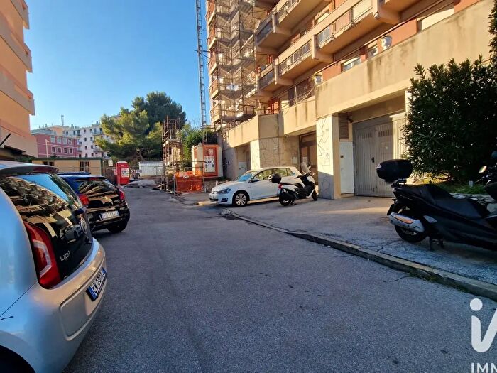 Appartamento trilocale in vendita in Via Gaetano Barbareschi, Genova