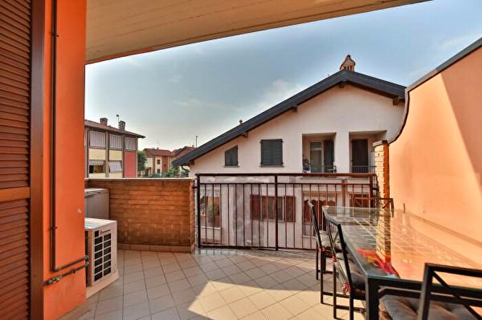 Appartamento trilocale in vendita in Via Giuseppe Ungaretti, Sulbiate