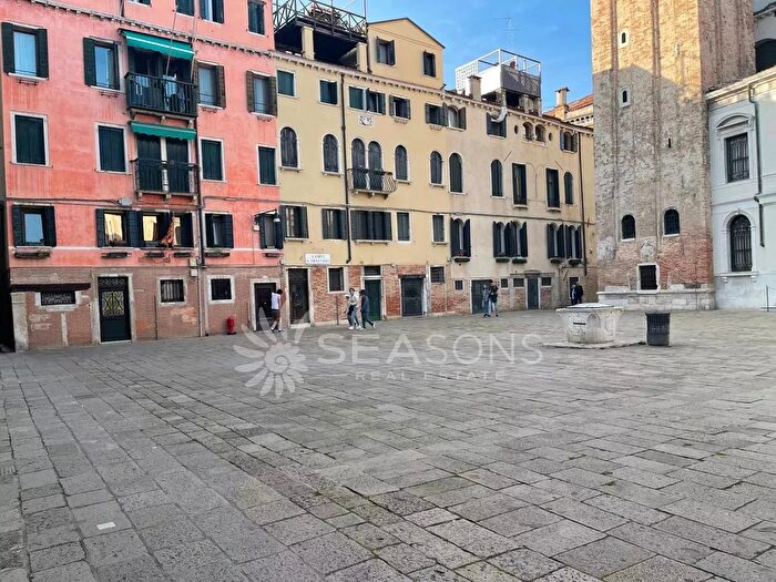 Appartamento con 5 locali in vendita in Venezia