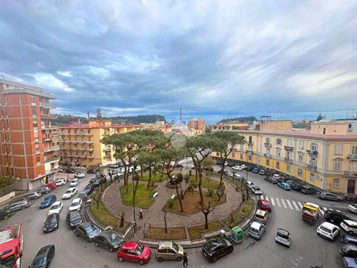 Appartamento trilocale in vendita in Piazza Gaetano Salvemini, Napoli