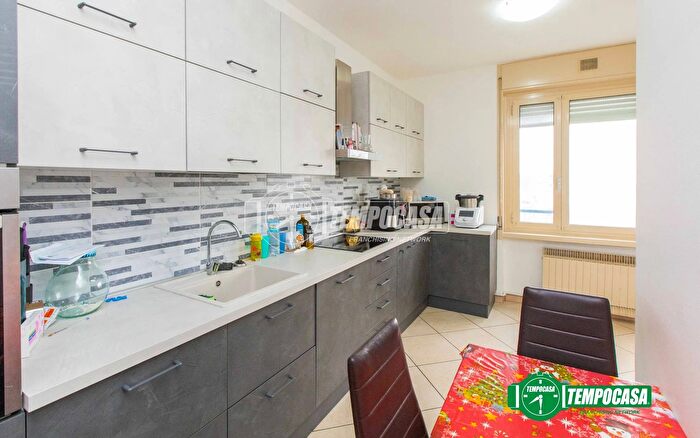 Appartamento trilocale in vendita in Via Cavalier C Azimonti, Busto Arsizio