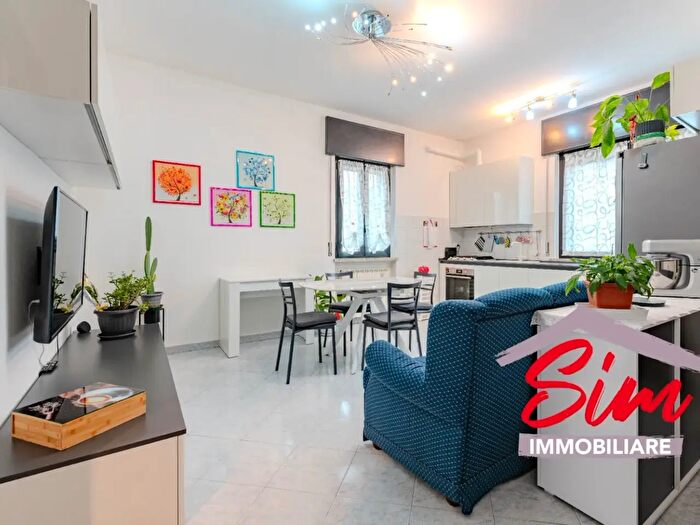 Appartamento trilocale in vendita in Via Monte San Gabriele, Novara