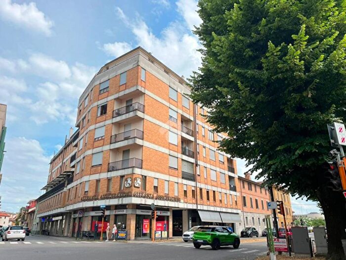 Appartamento trilocale in affitto in Via Cavour, Treviglio