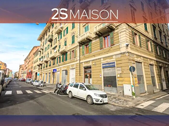 Appartamento con 6 locali in vendita in Via San Pier dArena, Genova