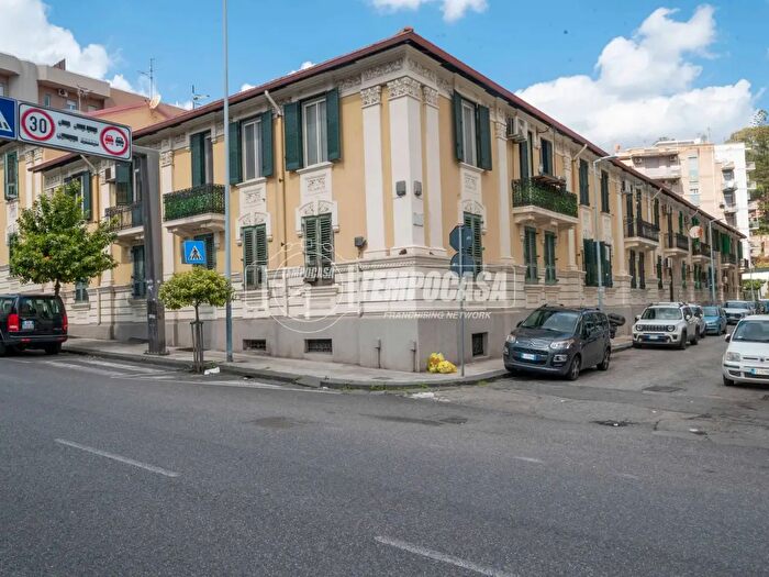 Appartamento trilocale in vendita in Via Gonfalone, Messina