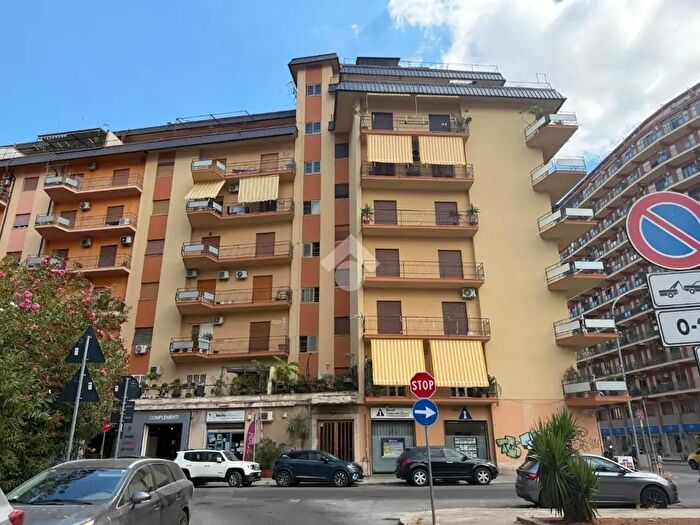 Appartamento con 5 locali in vendita in Via Serradifalco, Palermo