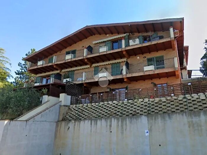 Appartamento trilocale in vendita in Via del Nocciolo, Deruta