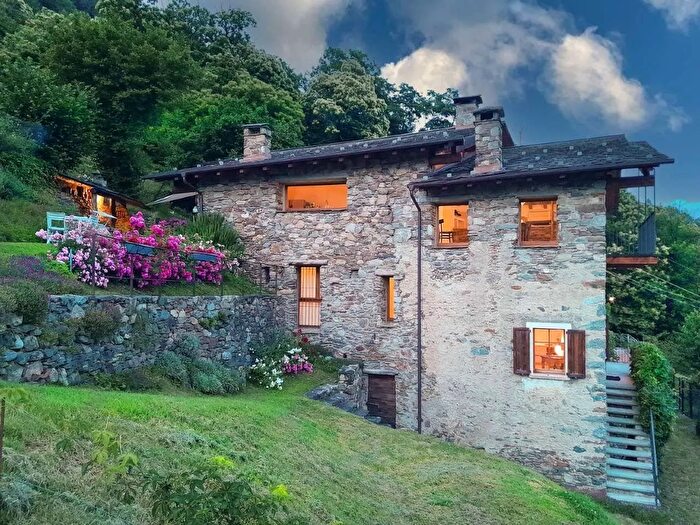 Casa con 5 locali in vendita in Via Mortirolo Chiuro Sondrio, Chiuro
