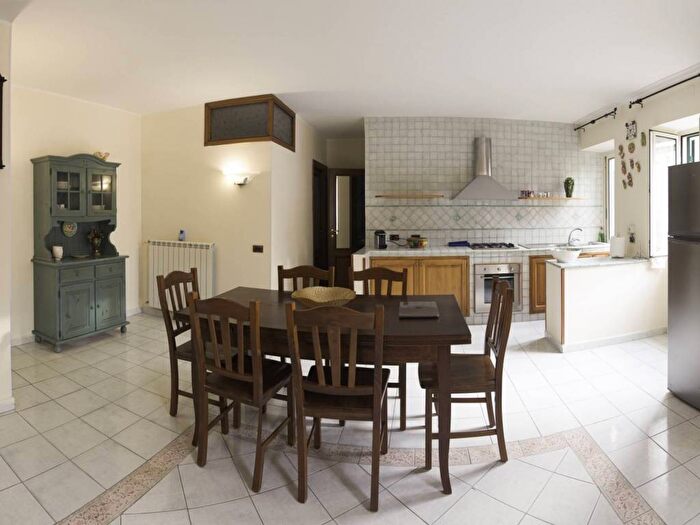 Appartamento con 5 locali in affitto in Via Peppino De Filippo, Tribunali, Napoli
