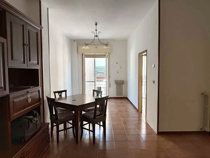 Appartamento con 5 locali in vendita in Viale Lucerna, Rimini
