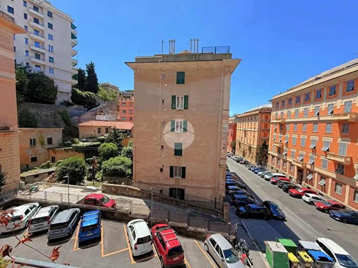 Appartamento con 5 locali in vendita in Via Strozzi, Genova