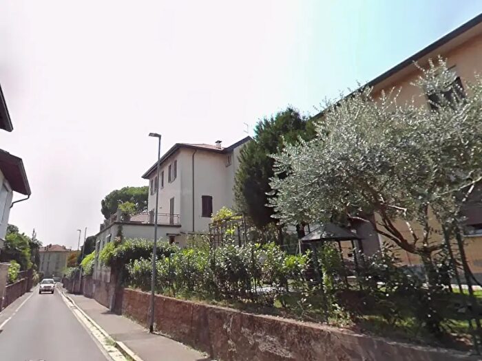 Appartamento trilocale in affitto in Via Carlo Cattaneo, Cantu'