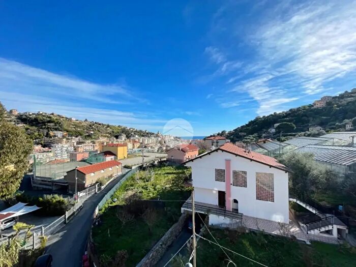 Appartamento trilocale in vendita in Str Borgo Opaco, Sanremo