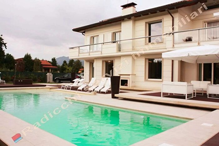 Casa con 5 locali in affitto in Via Ammiraglio Morin a, Forte Dei Marmi