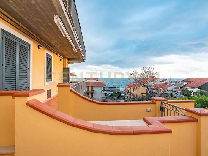 Appartamento quadrilocale in vendita in Via del Mare, Acireale