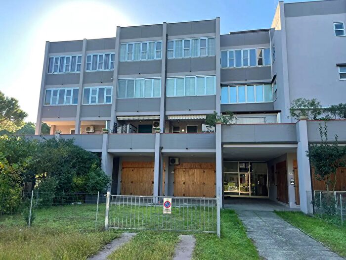 Appartamento trilocale in vendita in Via Rosolino Pilo, Comacchio