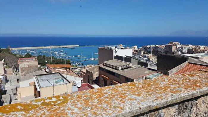 Casa con 6 locali in vendita in Via Nino Bixio, Castellammare Del Golfo