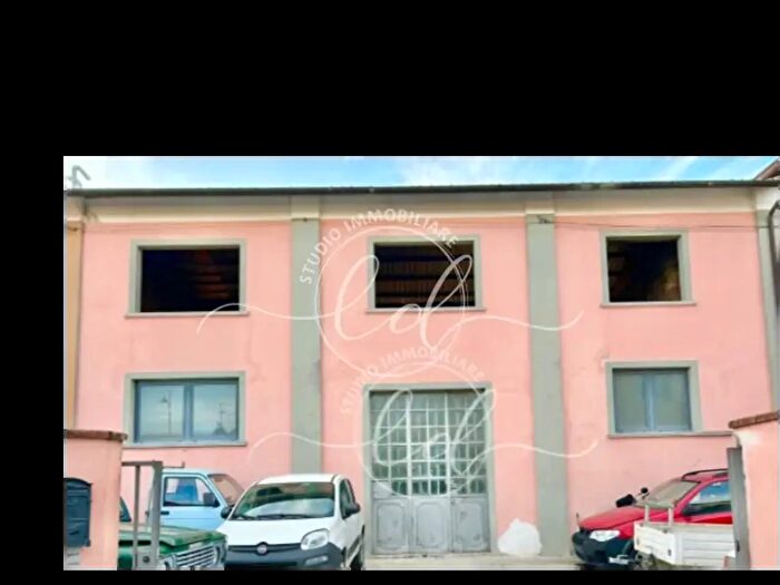 Casa con 9 locali in vendita in Pietrasanta