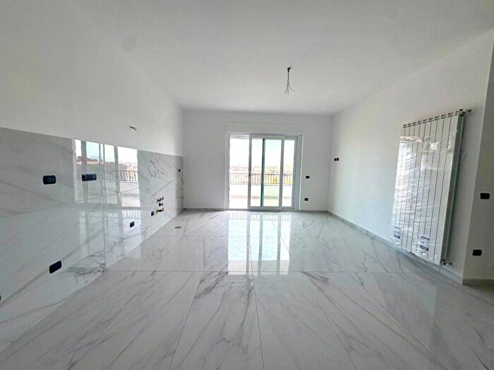Appartamento trilocale in affitto in Via Giambattista Vico, Afragola