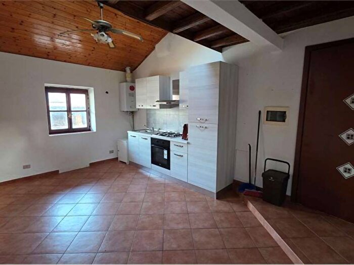 Appartamento bilocale in affitto in Via Aprile, Cirimido