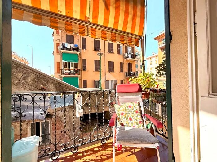 Appartamento quadrilocale in vendita in Via Montevideo, Genova