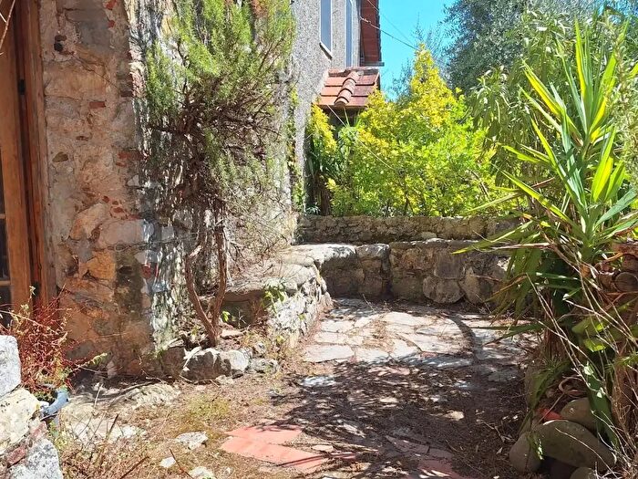 Casa con 7 locali in vendita in Borgo A Mozzano