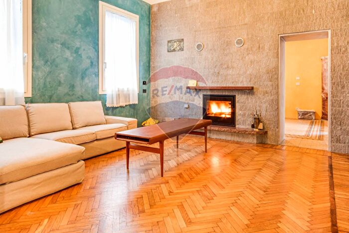 Casa con 5 locali in vendita in Via Quintino Sella, Busto Arsizio