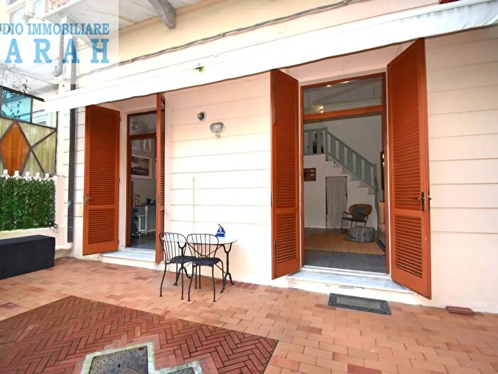 Appartamento quadrilocale in vendita in Via Paolina, Viareggio