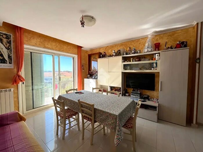 Appartamento trilocale in vendita in Via Monte Nevoso, Nettuno