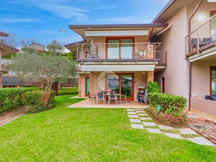 Casa quadrilocale in vendita in Via Don Augusto Cogo, Moniga Del Garda