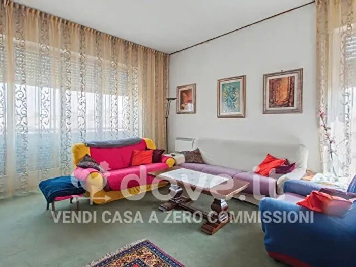 Appartamento quadrilocale in vendita in Via Napoleone Bonaparte, Limbiate