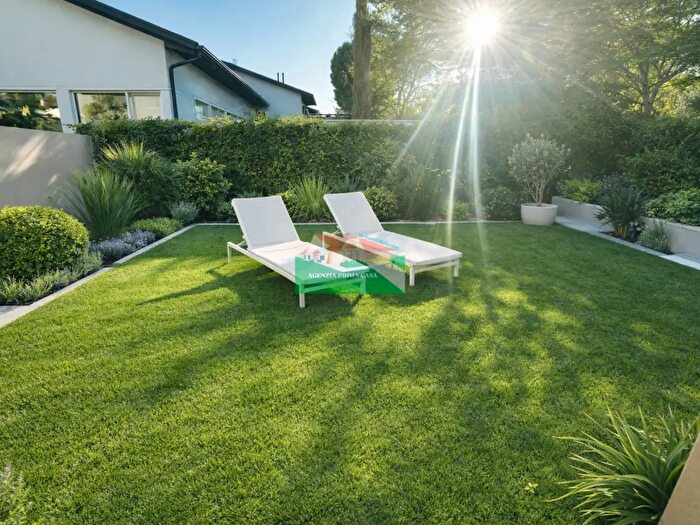 Casa con 5 locali in vendita in Via Flammarion, Ravenna