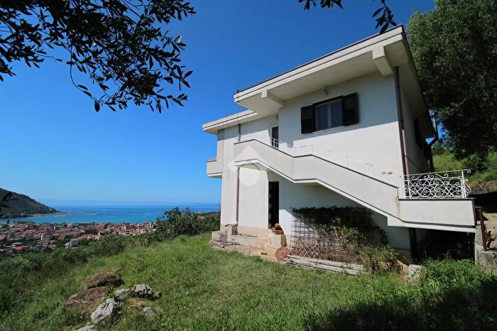 Casa con 5 locali in vendita in Località Fenosa, Torraca