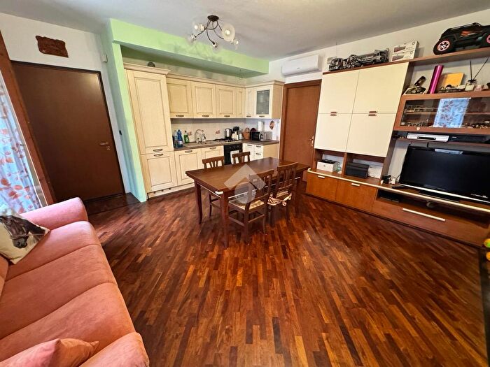 Appartamento trilocale in vendita in Via Padre Cornelio Prandina, Torrebelvicino